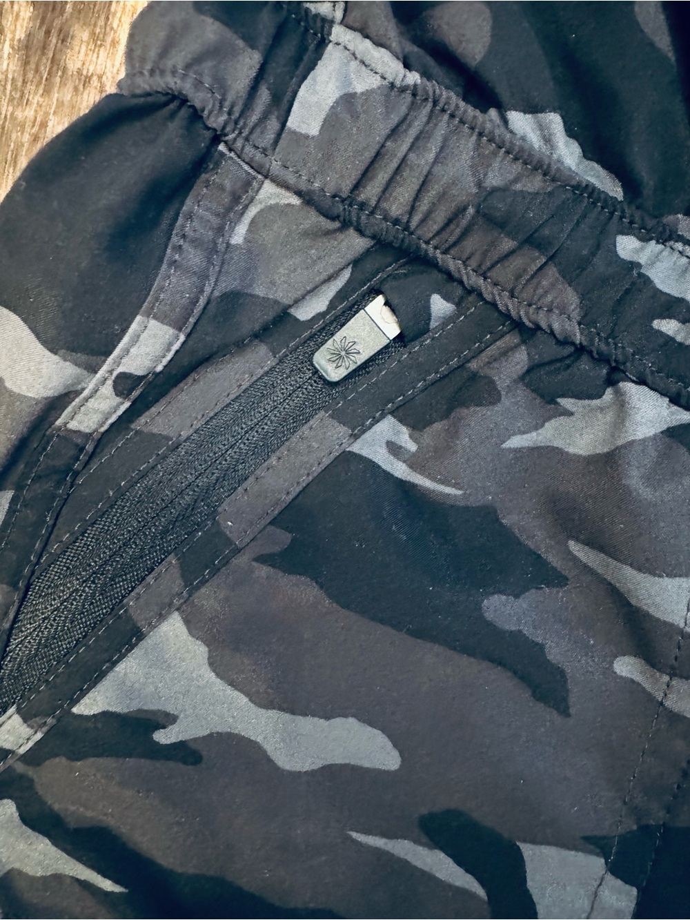 Athleta Girl Camo Romper XS 6 Drawstring Waist Zipper Pockets Black Gray - Picture 6 of 6
